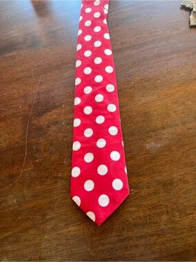 Red Polka Dot Men's Tie - Classic Pattern